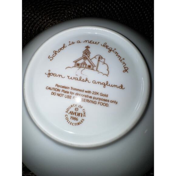 1986 Avon “School Is a New Beginning” Plate by Joan Walsh Anglund, 22K Gold Trim - Picture 6 of 6